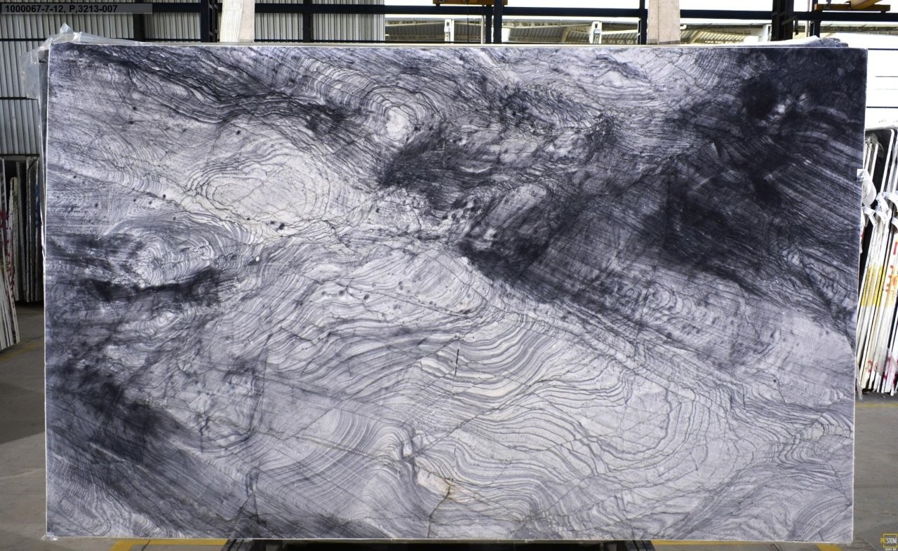 Lote 1000067 — Silver Gray Soft Leather Quartzite