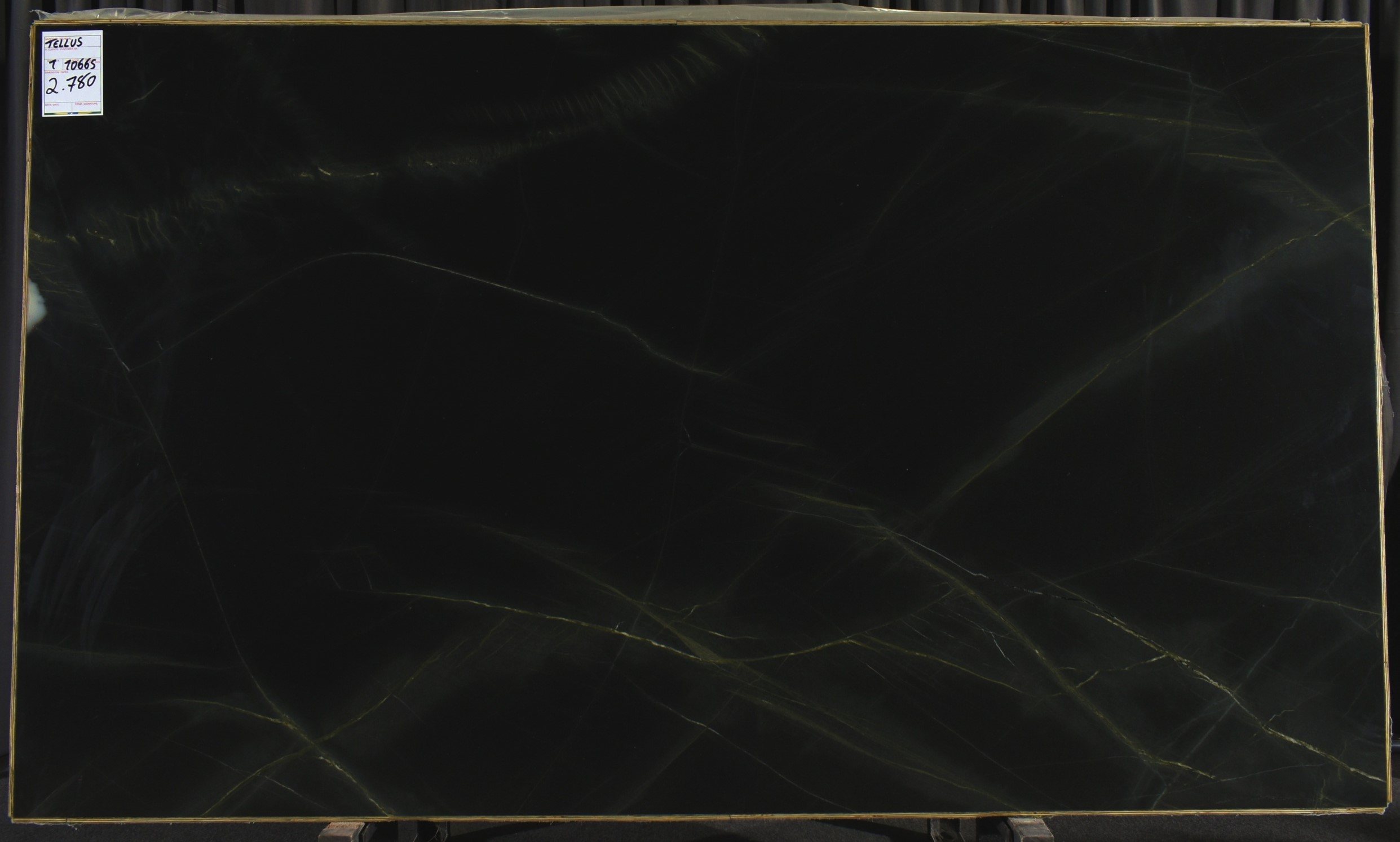 Lote 10665 — Tellus Honed Quartzite