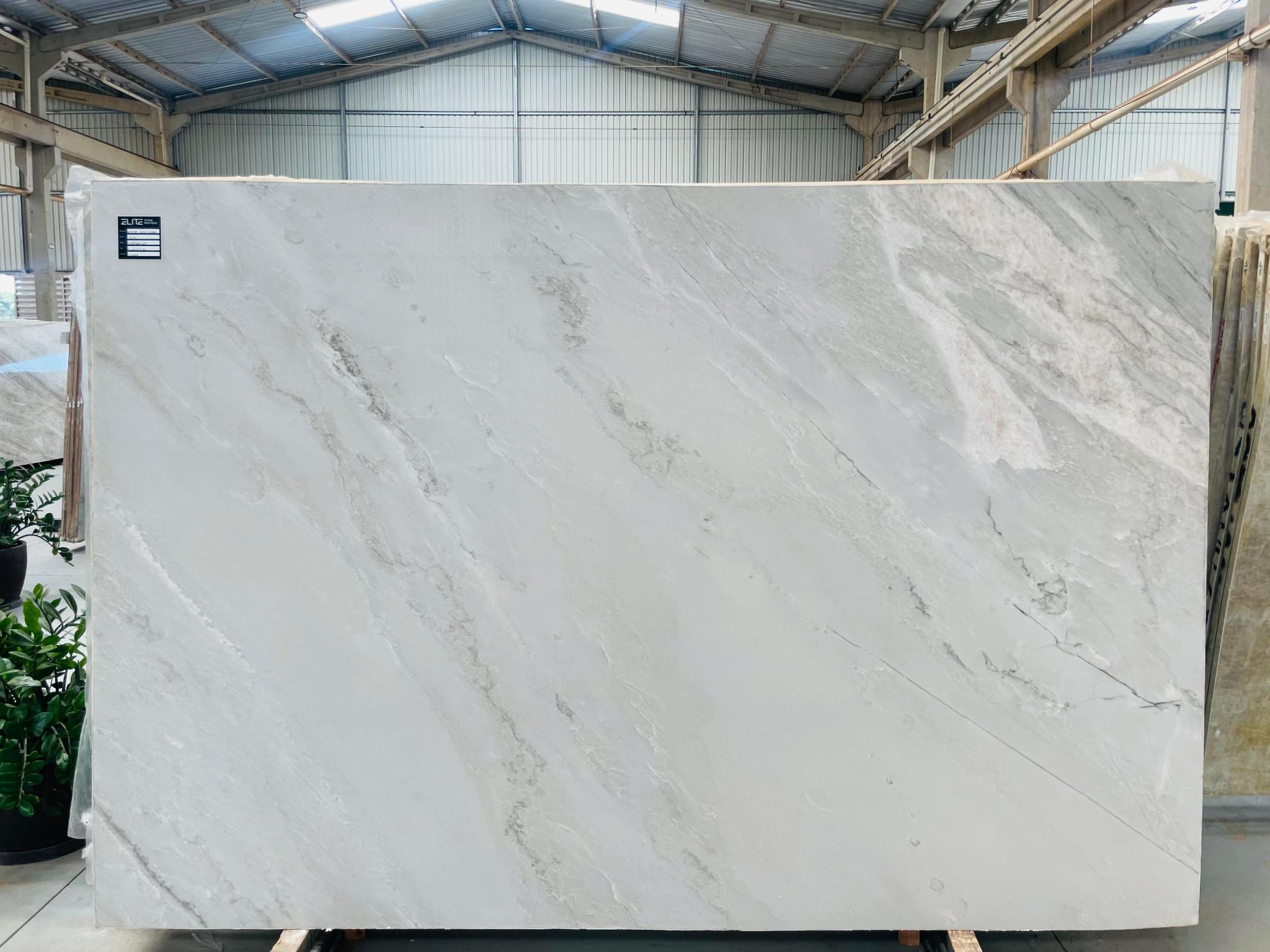 Lote 000000724 — White Santorini Honed Quartzite