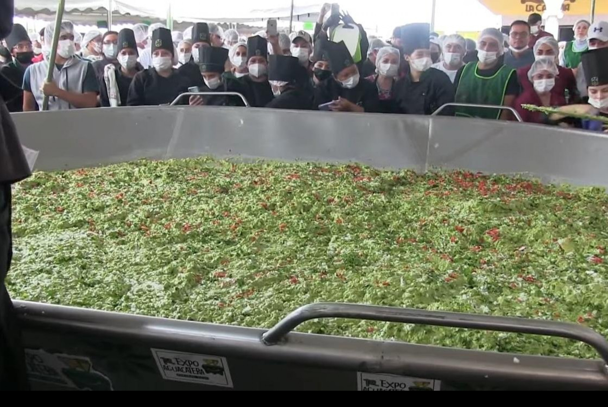 Mexican city mixes up world's largest serving of guacamole