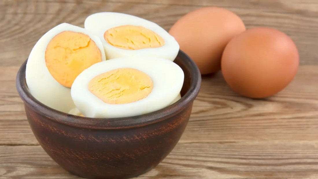 What happens when you eat a boiled egg daily on an empty stomach?