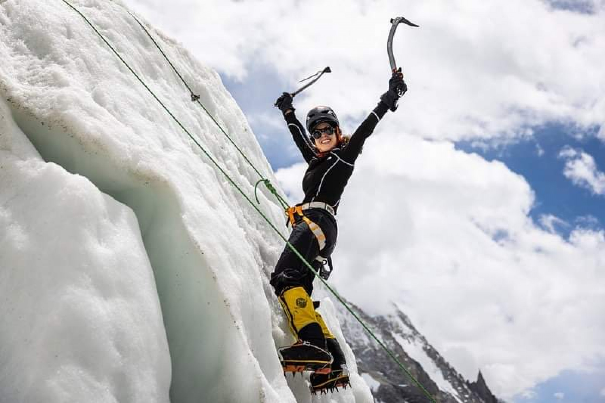 The first Arab woman... the Lebanese Nelly Al-Attar reaches the second highest peak in the world