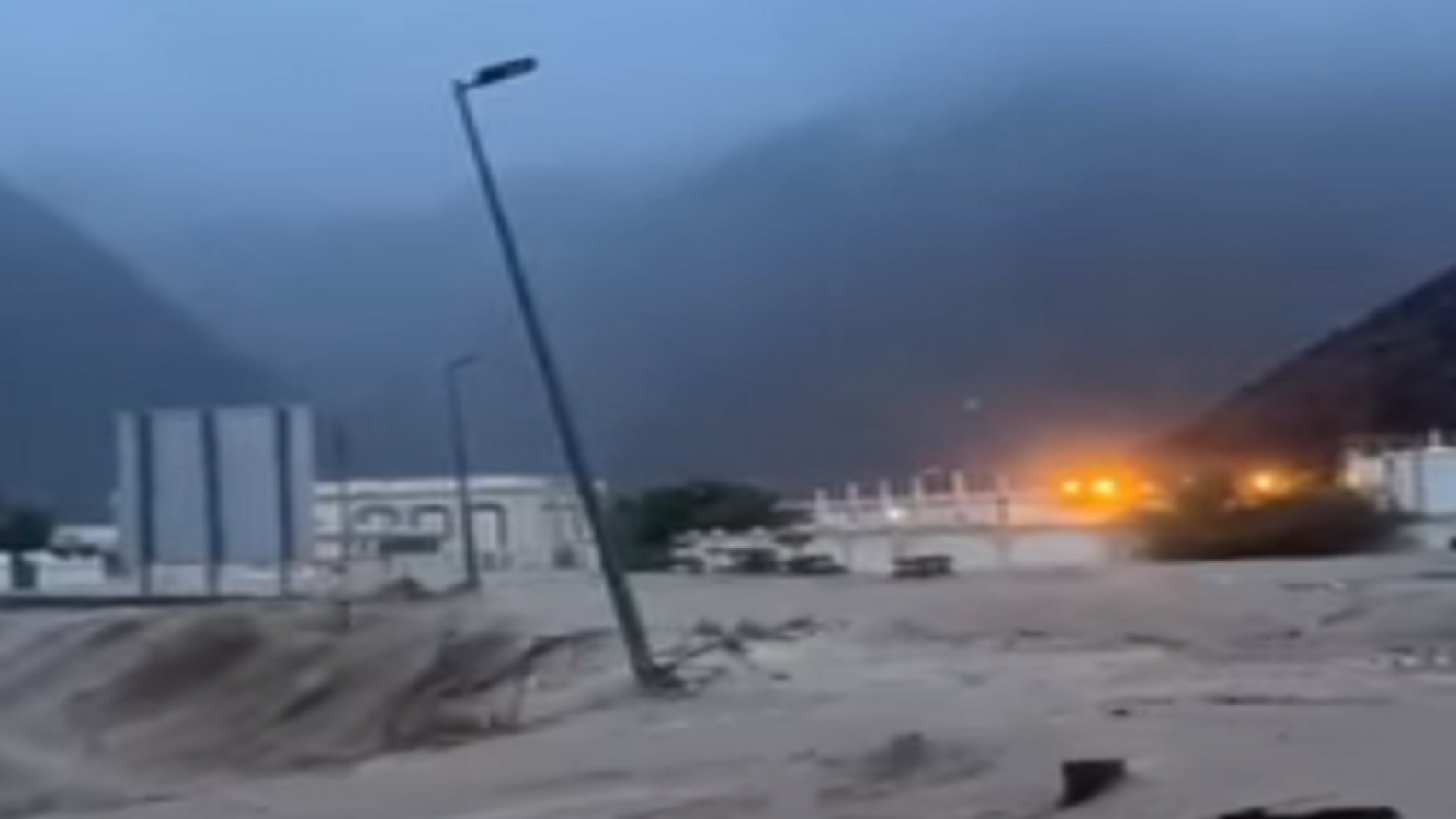 Emirates.. sirens and distress calls after unprecedented torrential rains