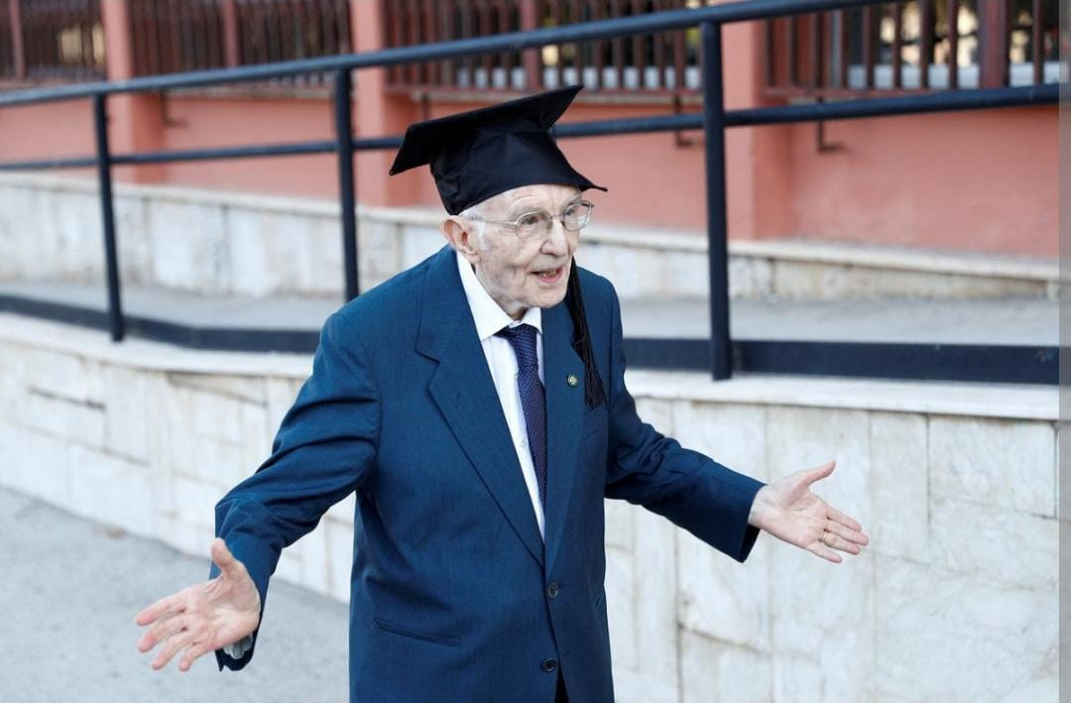 Italy's oldest student graduates again aged 98