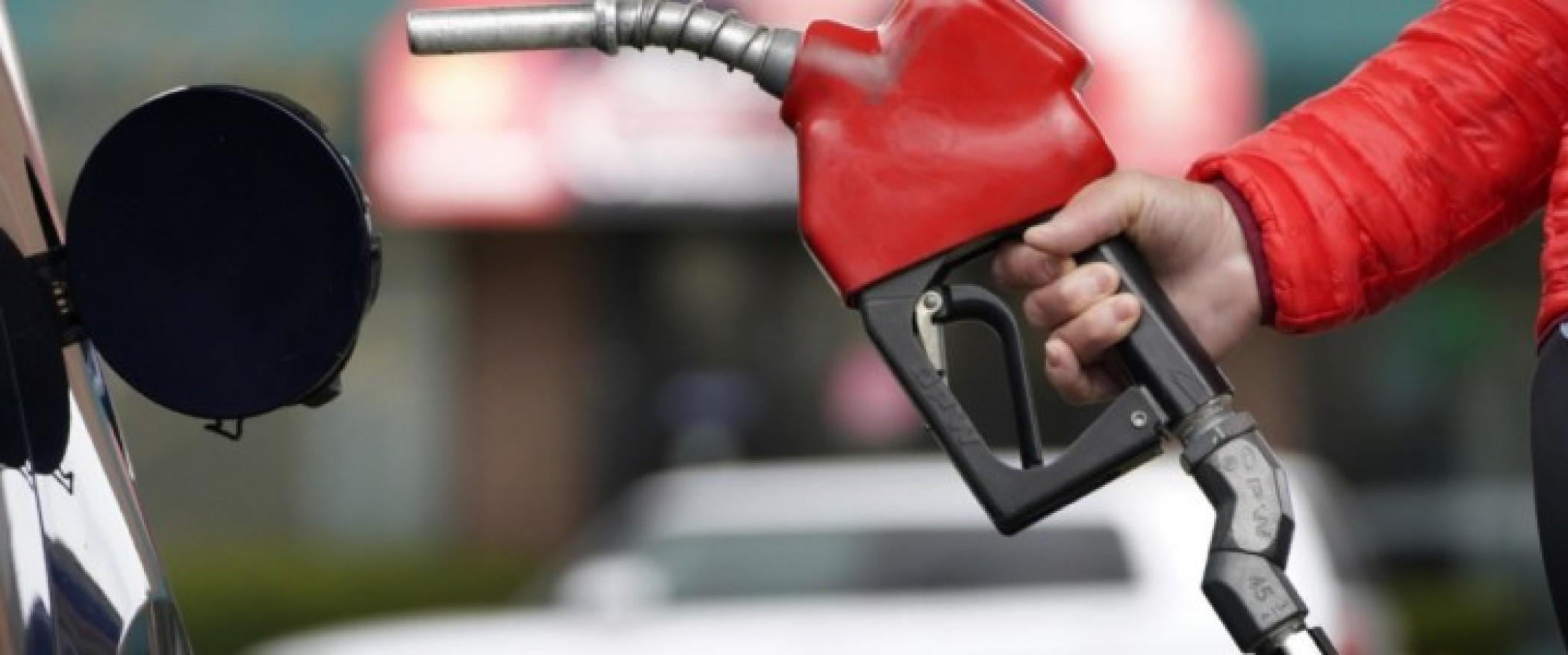 U.S. Gasoline Prices Fall Below $4 for First Time Since March