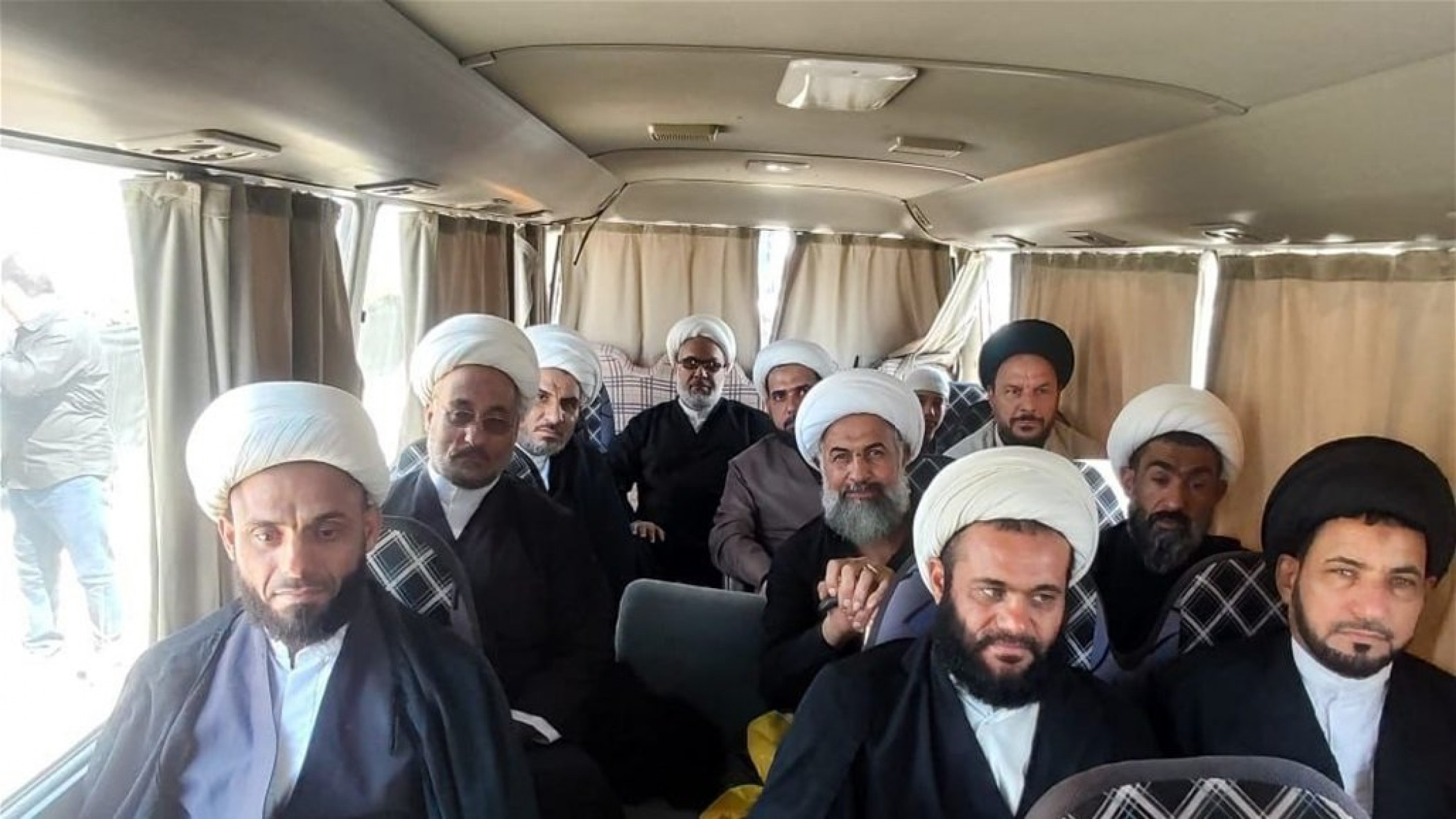 Hundreds of Hawza students arrive at Tahrir and head towards Al-Khadra