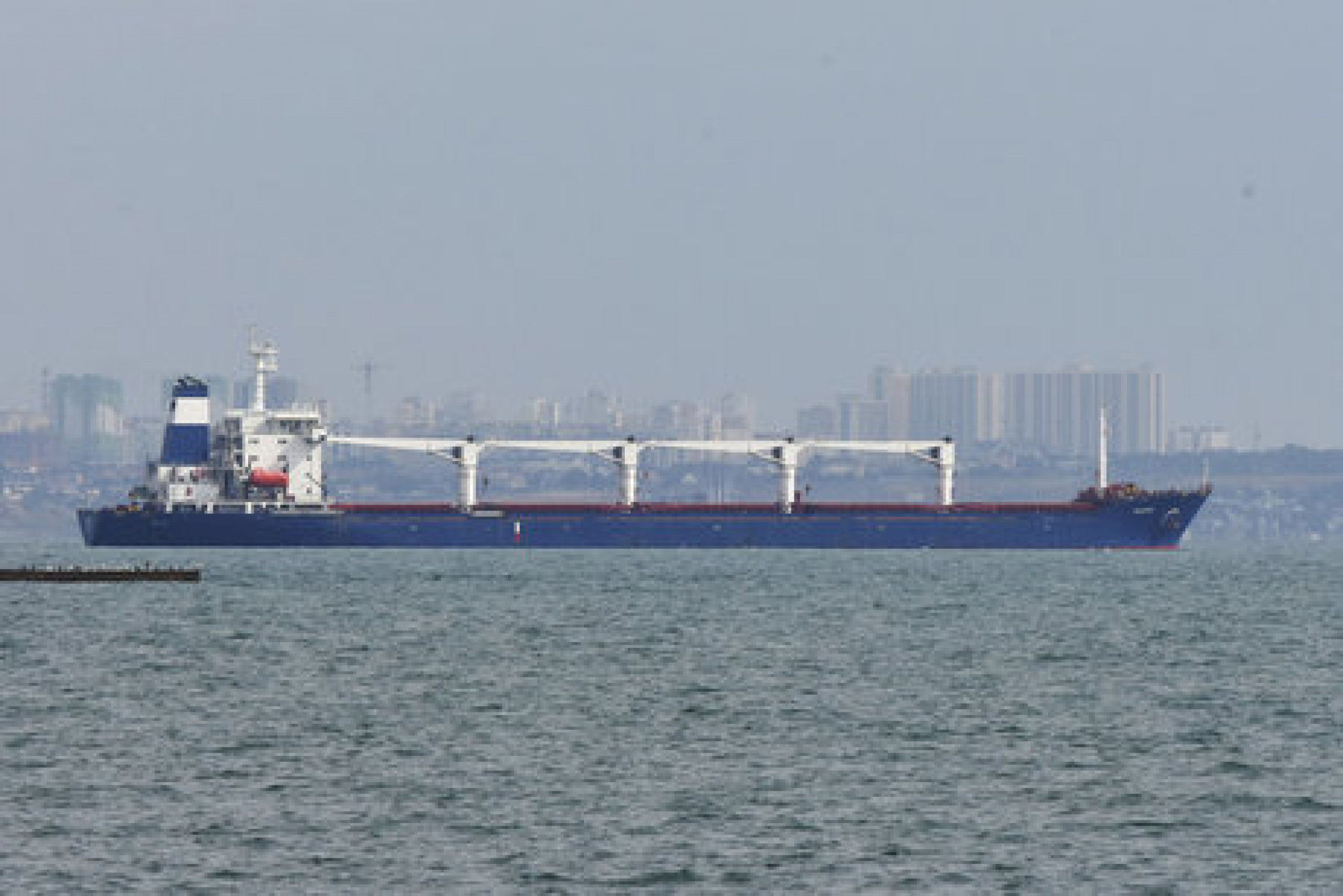 Bad weather slows Ukrainian grain ship bound for Lebanon