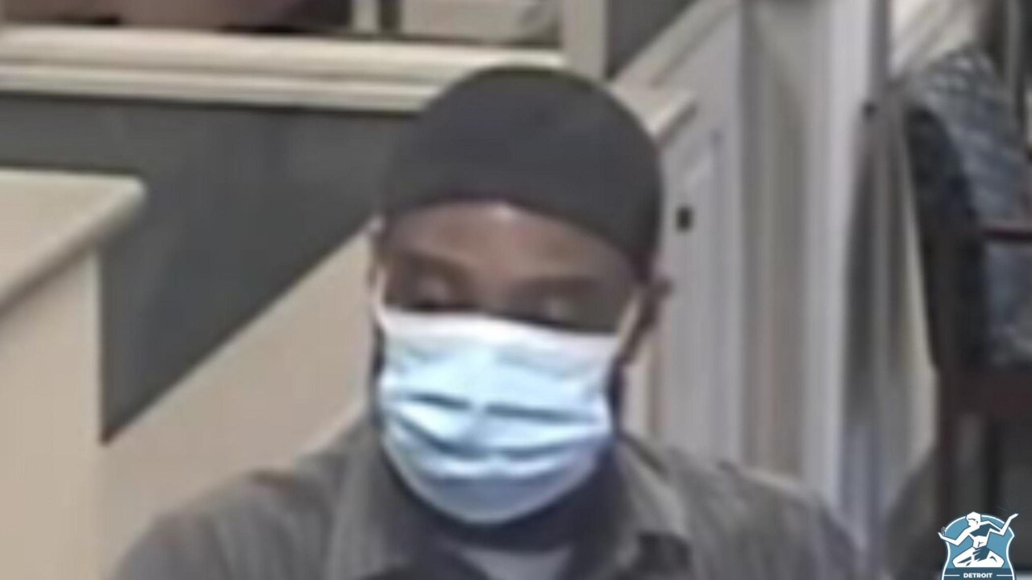 Police looking for suspect in Detroit bank robbery