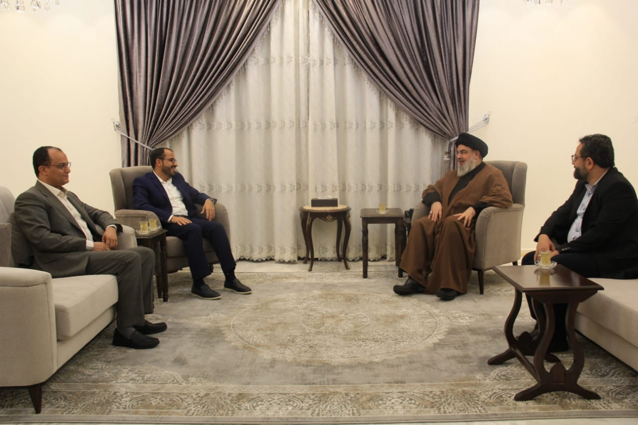 Sayyed Nasrallah receives a Yemeni delegation to present the latest developments in the region and Yemen