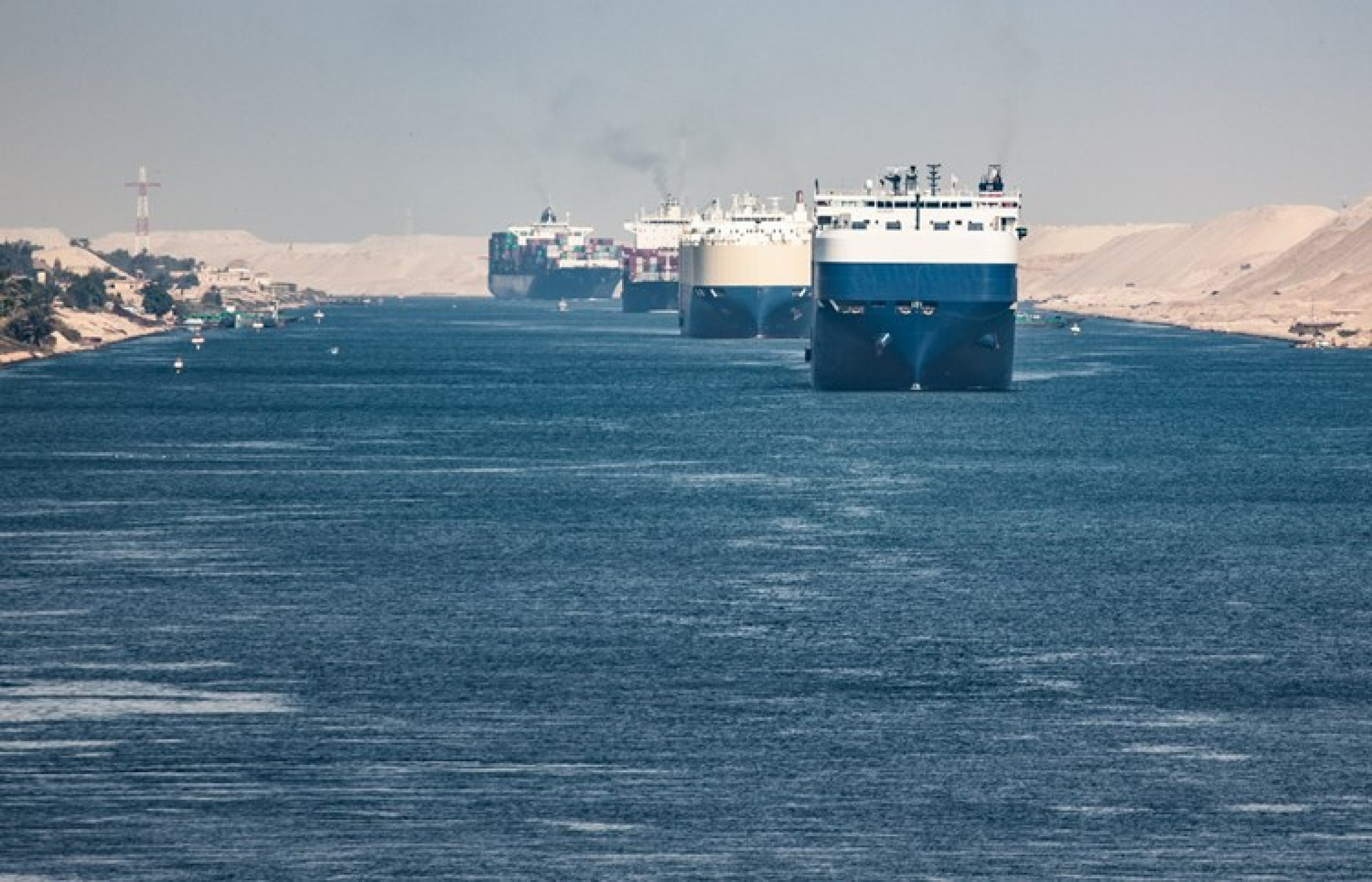Egypt: Suez Canal Authority decides to increase vessel transit fees by 15%