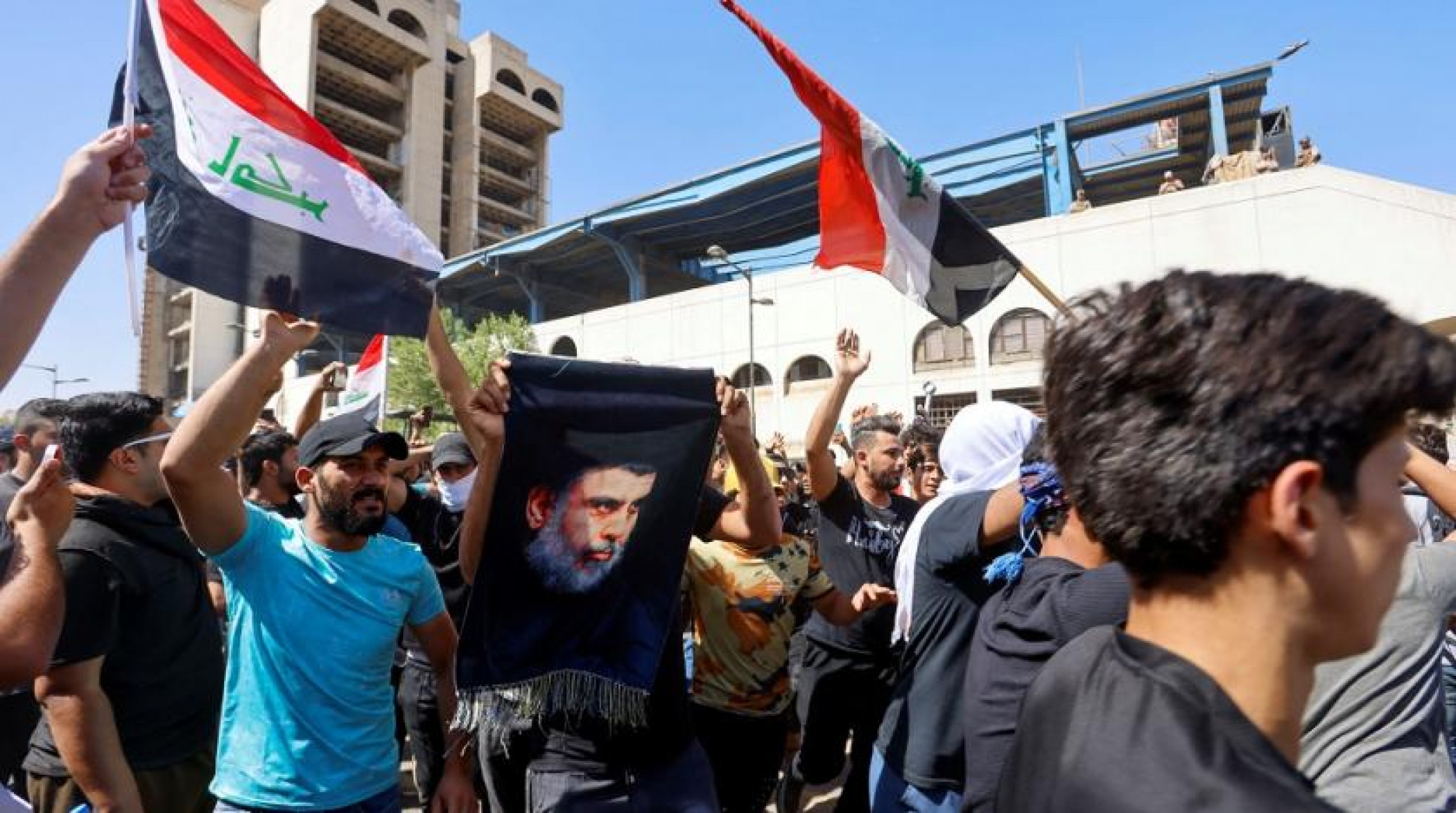 Sadr Supporters Again Storm Baghdad’s Government Zone