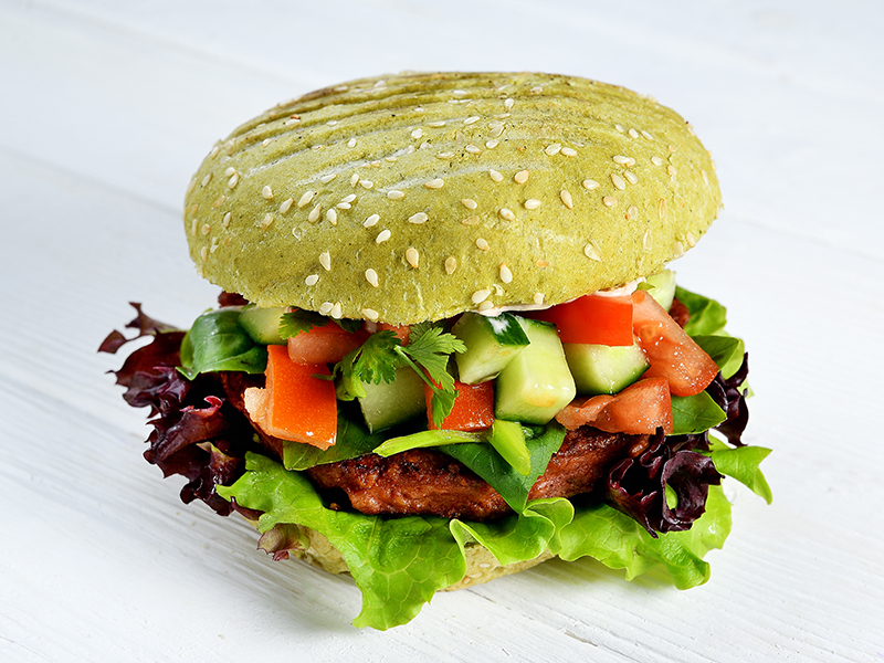 Beyond Meat бургер з овочевою сальсою та соусом паприк