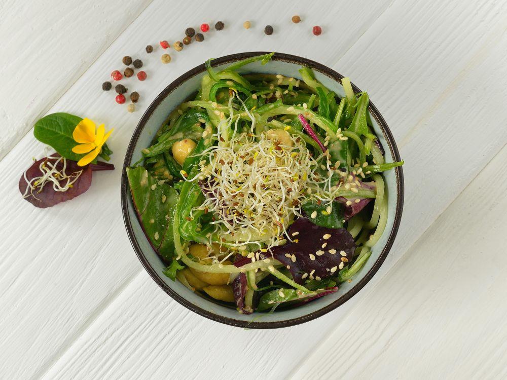 Салат Кешью Вакаме