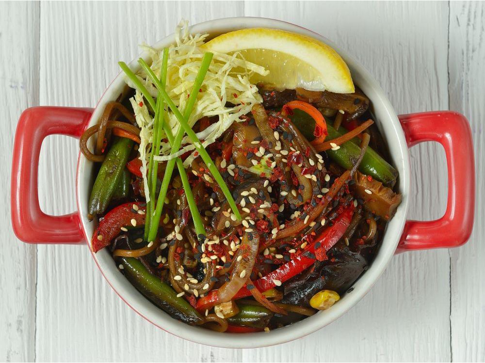 Соба з грибами в азіатському стилі