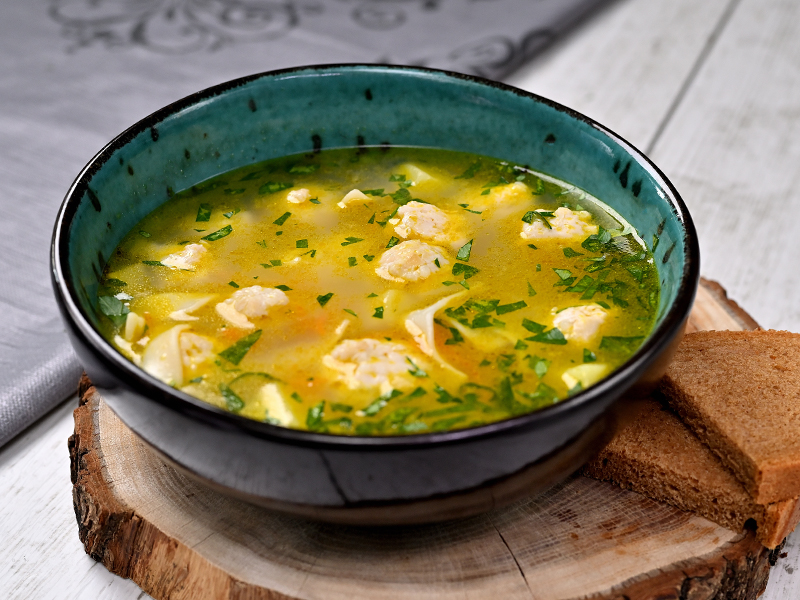 Суп з локшиною та фрікадельками