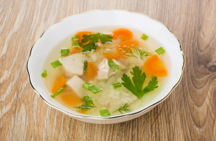 Caldo de pollo con verduras