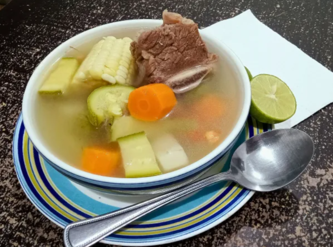 Caldo de res con verduras