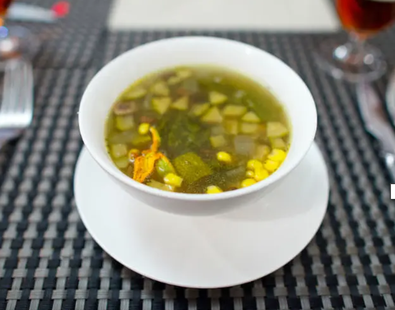 Caldo poblano con pollo