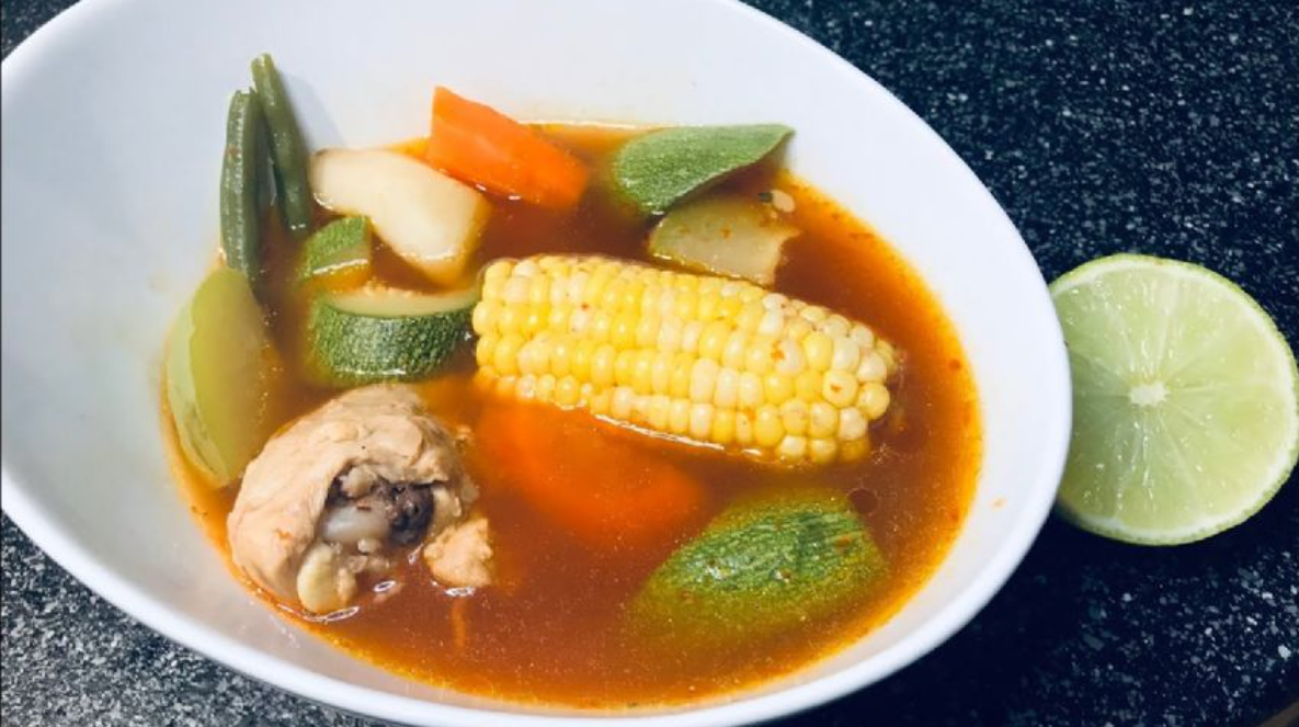 Mole de olla rojo con pollo