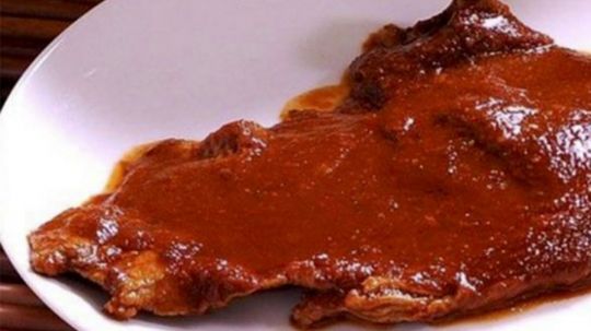 Bistec en salsa roja