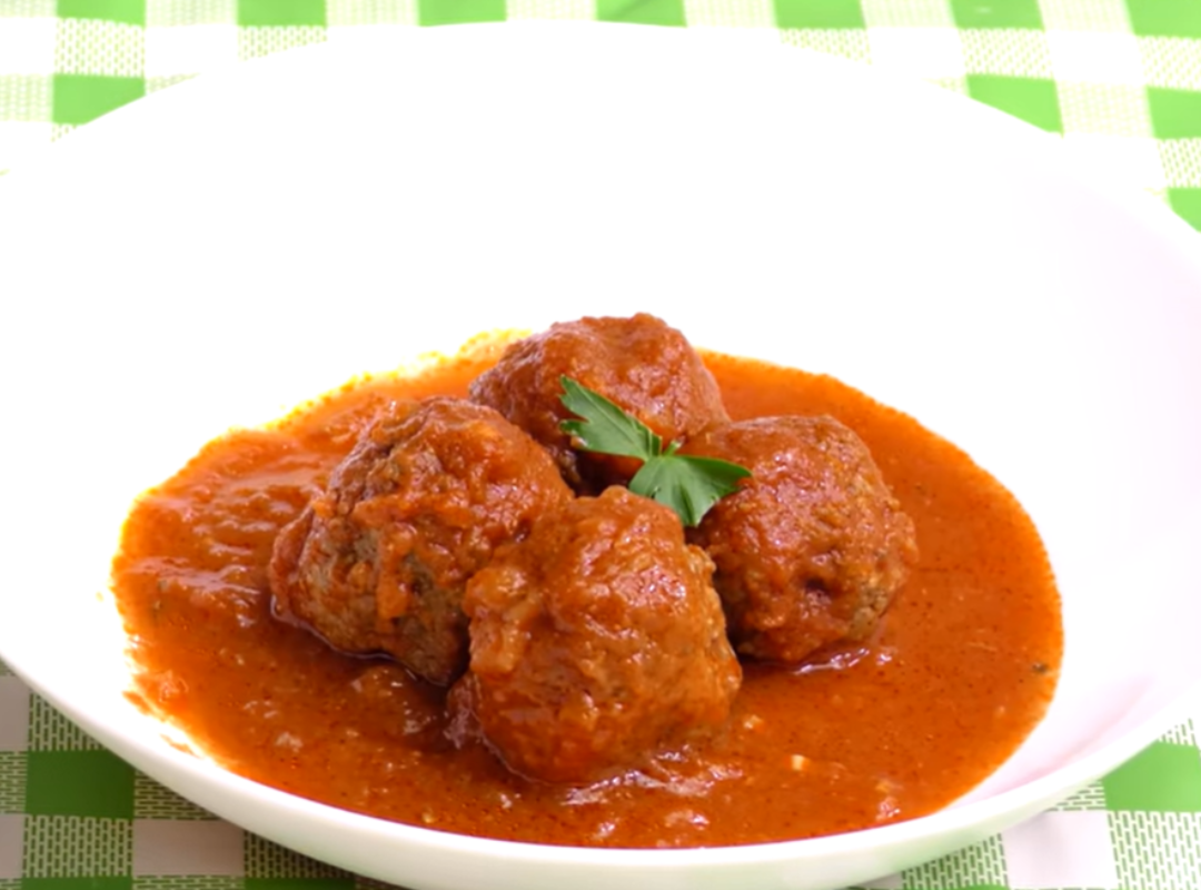 Albóndigas entomatadas