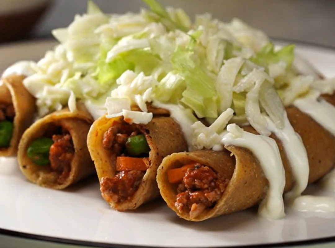 Tacos dorados con carne molida