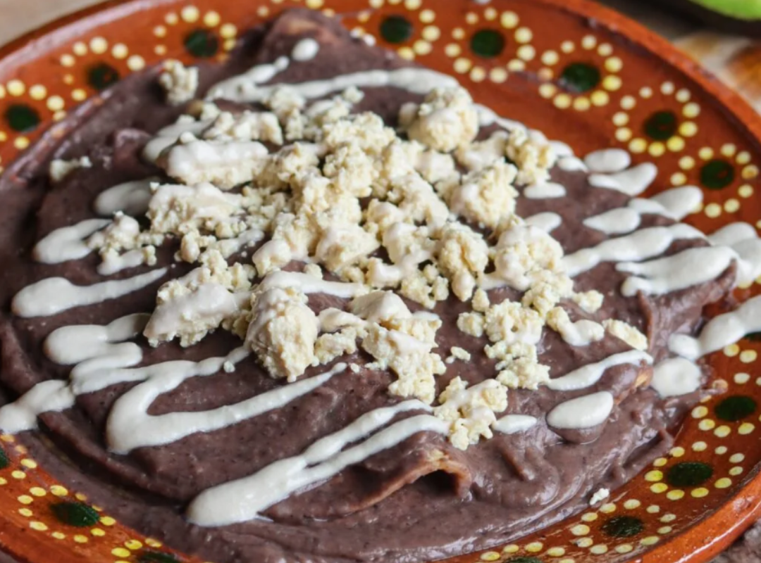 Enfrijoladas con pollo