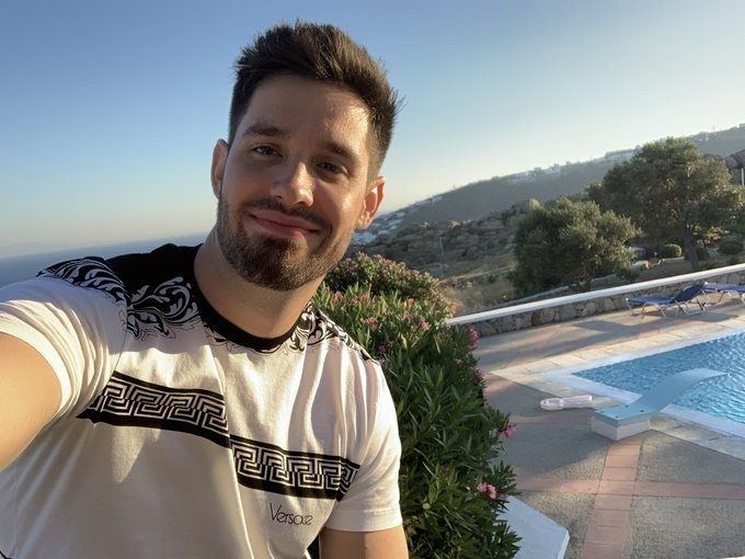 Former Twitch star Phantomlord takes a selfie.