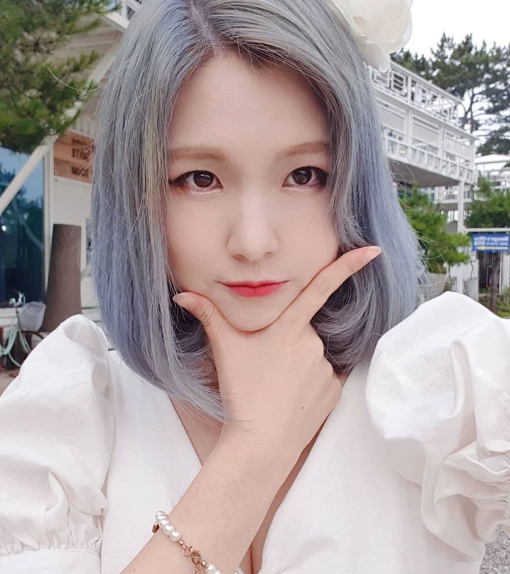 HaChubby poses for a selfie.
