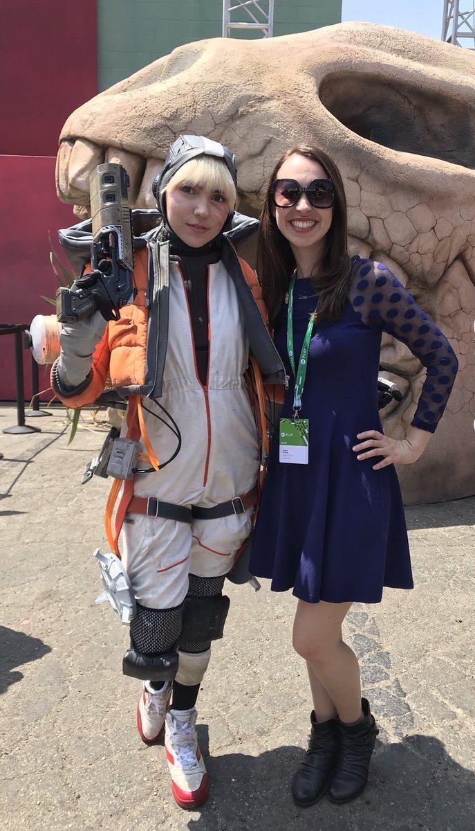 Spot-on Wattson cosplay will electrify Apex Legends fans ...