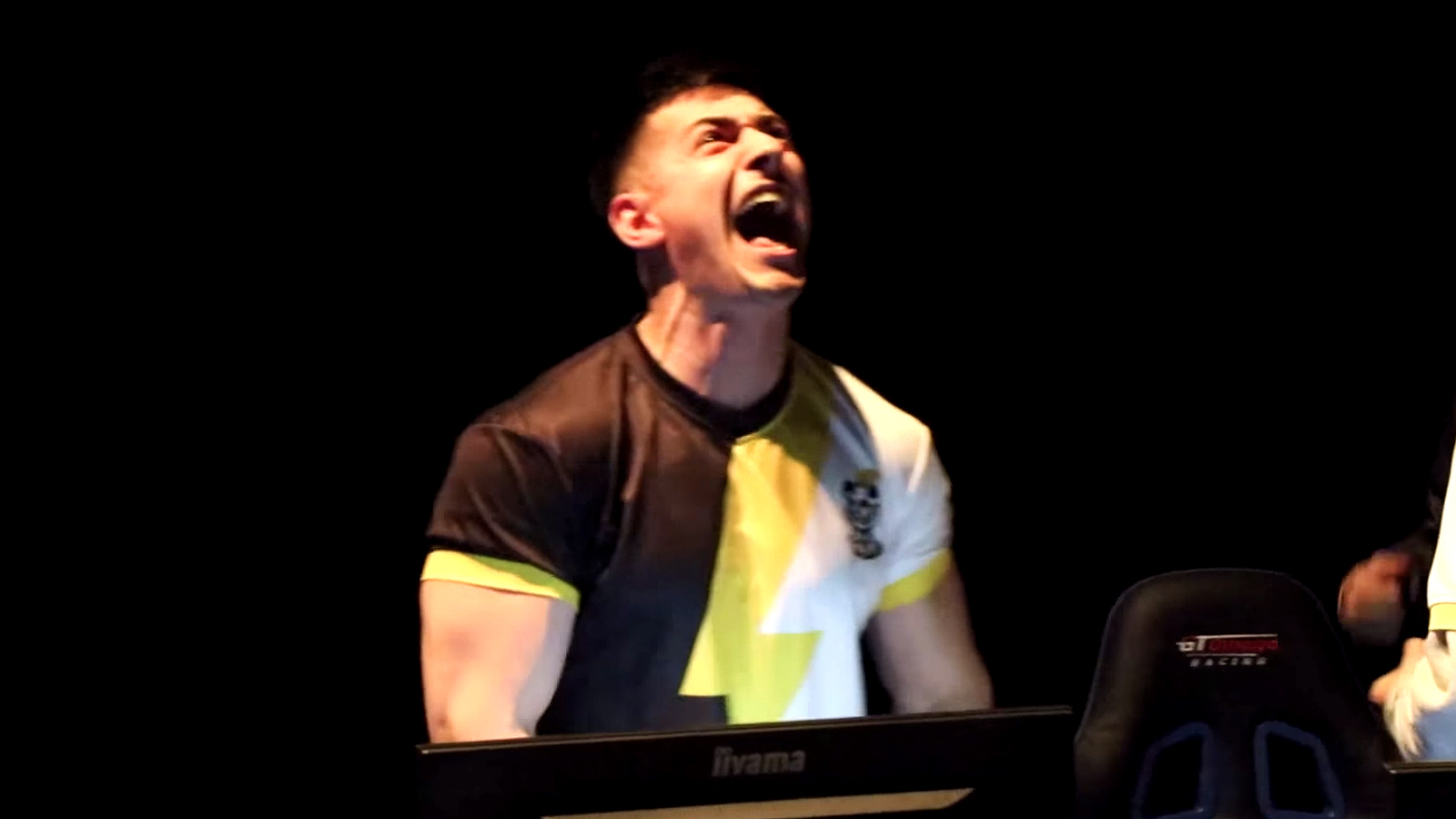 Censor returned to pro CoD in WWII, and even beat FaZe Clan at CWL Birmingham. Twitch: Call of Duty