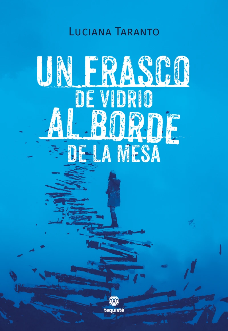 Portada: Un frasco de vidrio al borde de la mesa