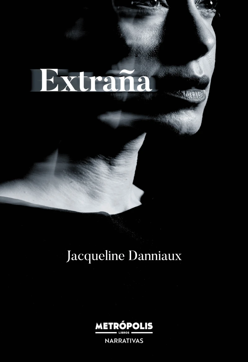Portada: Extraña