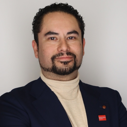 Dr. David Garmendia: Especialista en Hombro y Rodilla