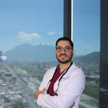Ampliar imagen: Manuel Vázquez Reyes, Dentista - Odontólogo Monterrey