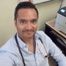 Ampliar imagen: Rodolfo Flores Barrenechea, Médico general Mérida