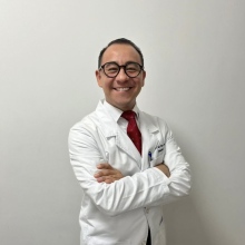 Ampliar imagen: A. Iván Pérez Pacheco, Oftalmólogo Querétaro