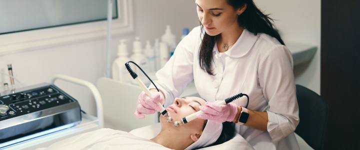 Como divulgar sua clínica de estética nas redes sociais? | Bioage