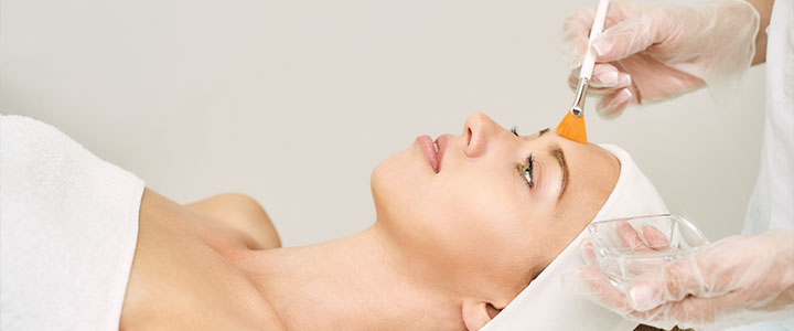 Limpeza de pele profissional: um guia Bioage | Bioage