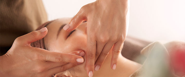 Limpeza de pele profissional: um guia Bioage | Bioage