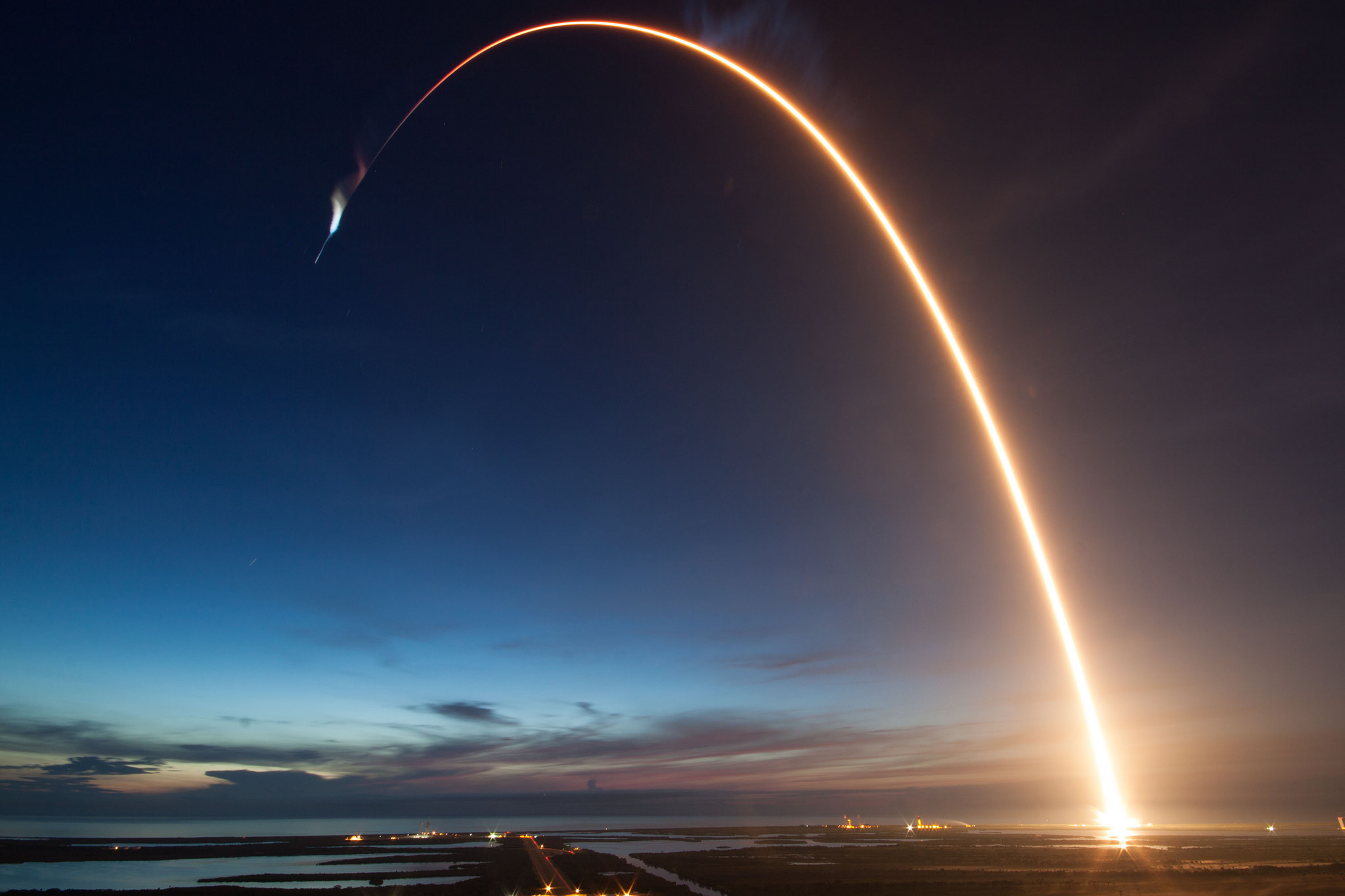 pitch-your-space-tech-startup-to-investors-prochain-ventures-techstars-vu-venture-partners-outlandish-ventures hero image