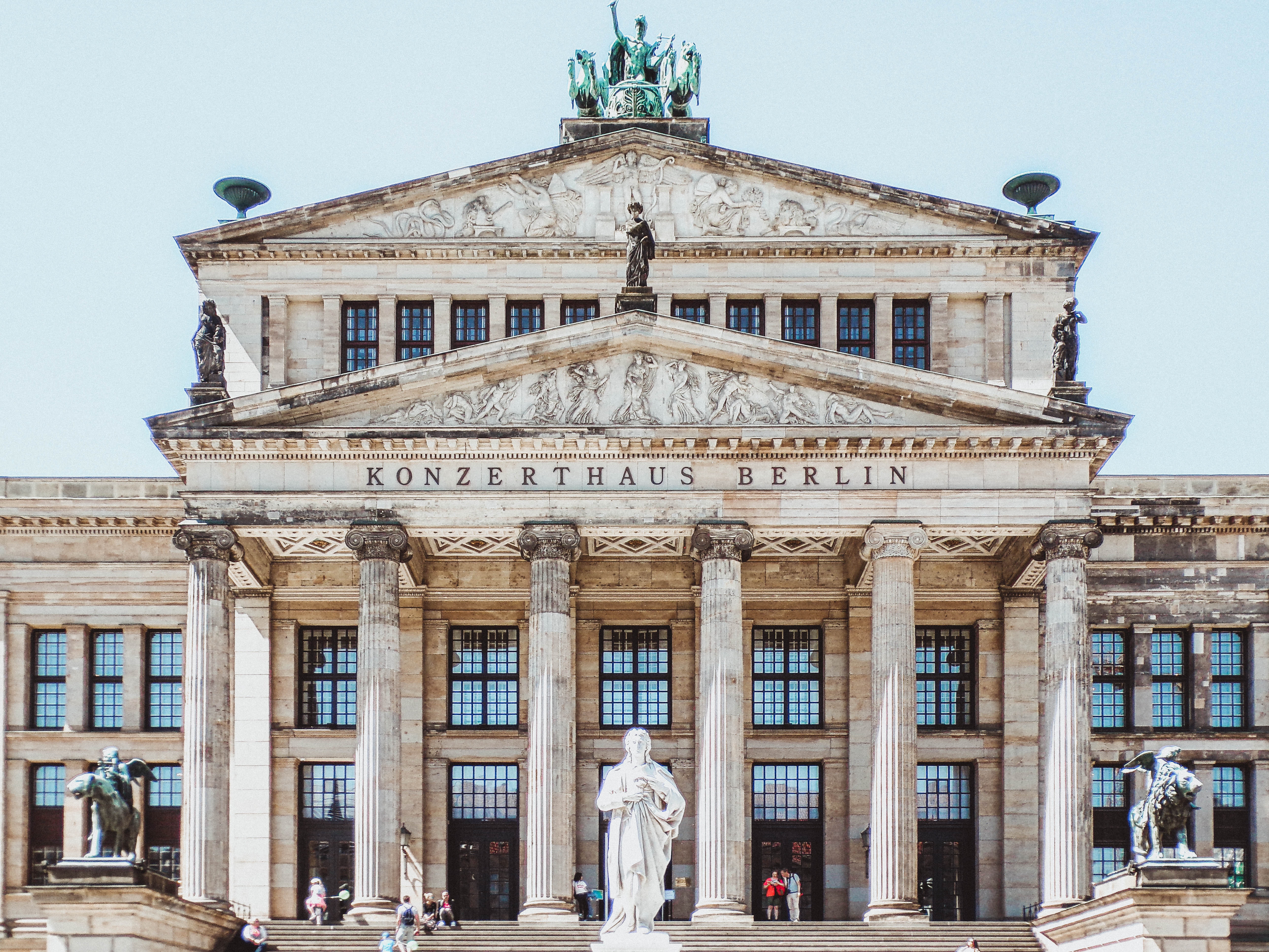build-a-great-startup-in-2023-with-the-fi-berlin-startup-accelerator hero image