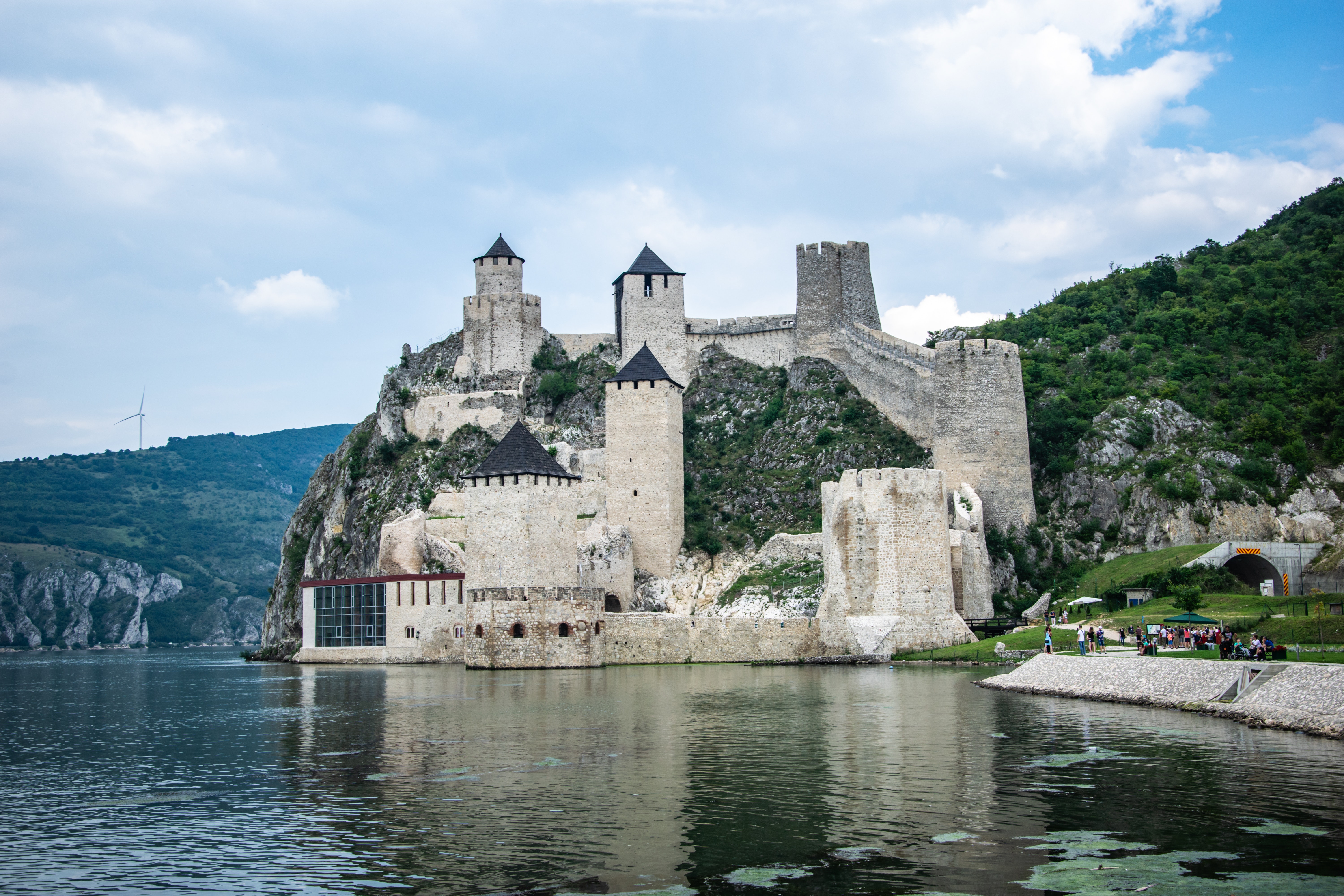 build-a-great-startup-in-2023-with-the-fi-serbia-startup-accelerator-belgrade hero image