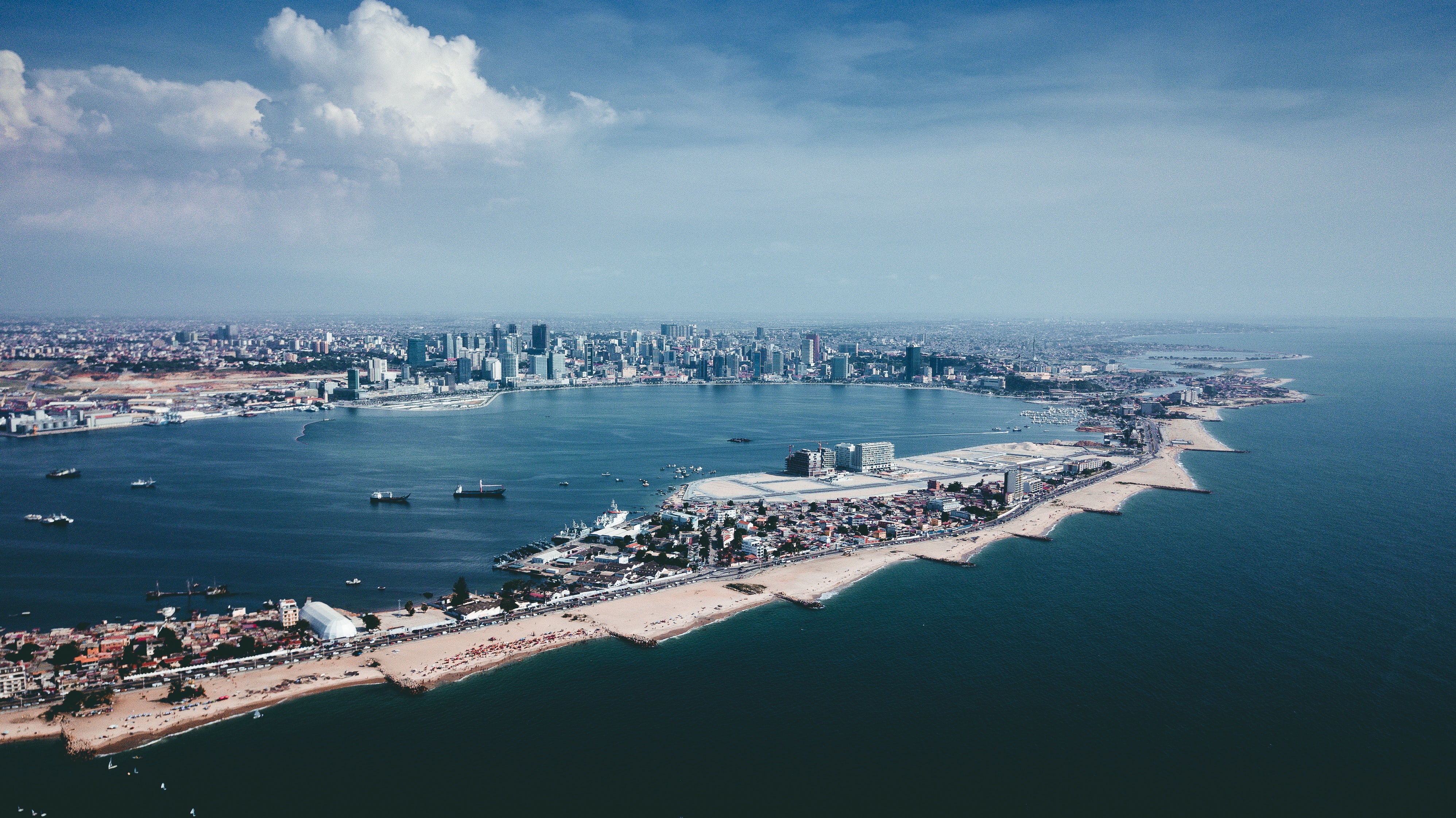 build-a-great-startup-in-2023-with-the-fi-angola-startup-accelerator hero image
