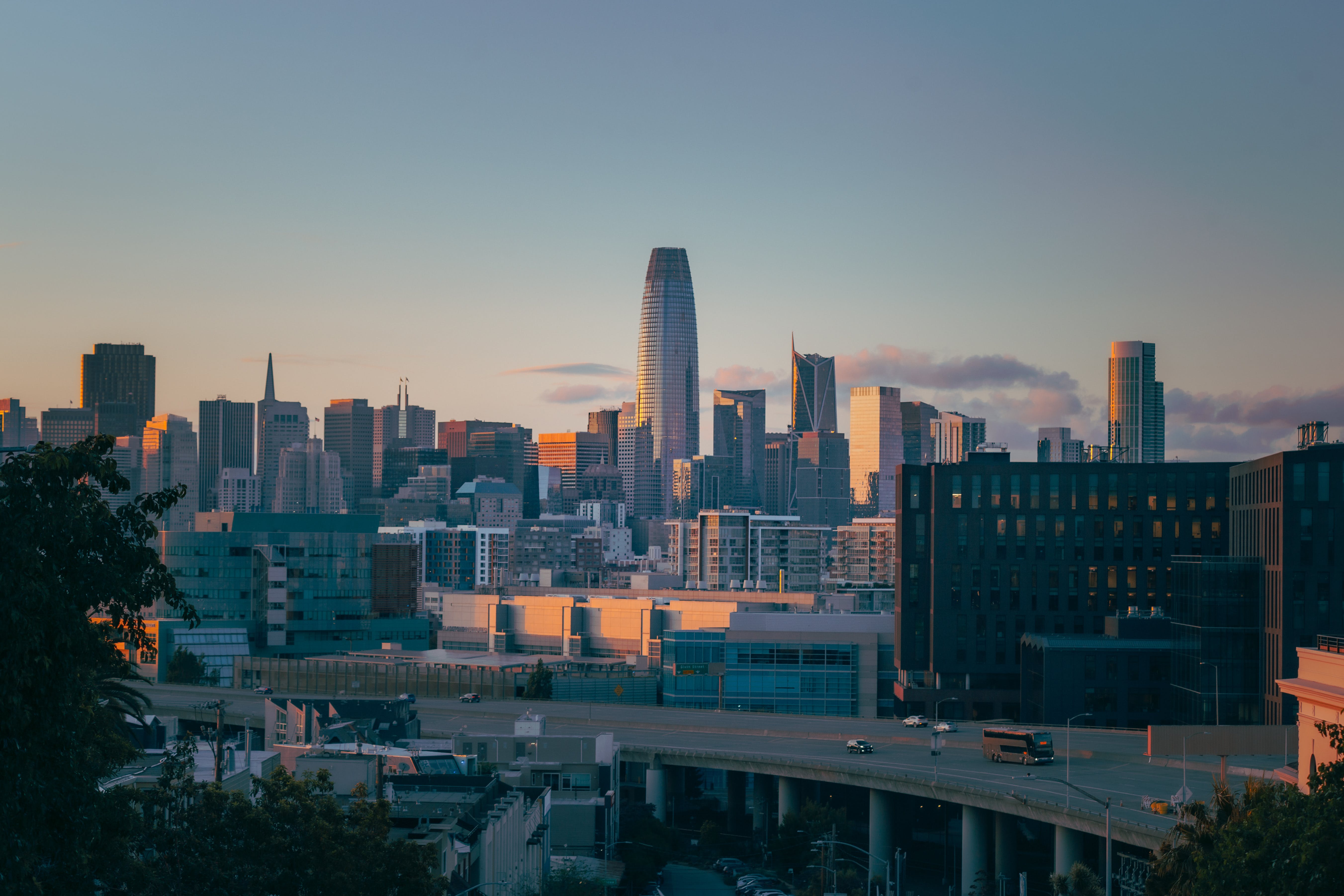 build-a-great-startup-in-2024-with-the-fi-silicon-valley-startup-accelerator hero image