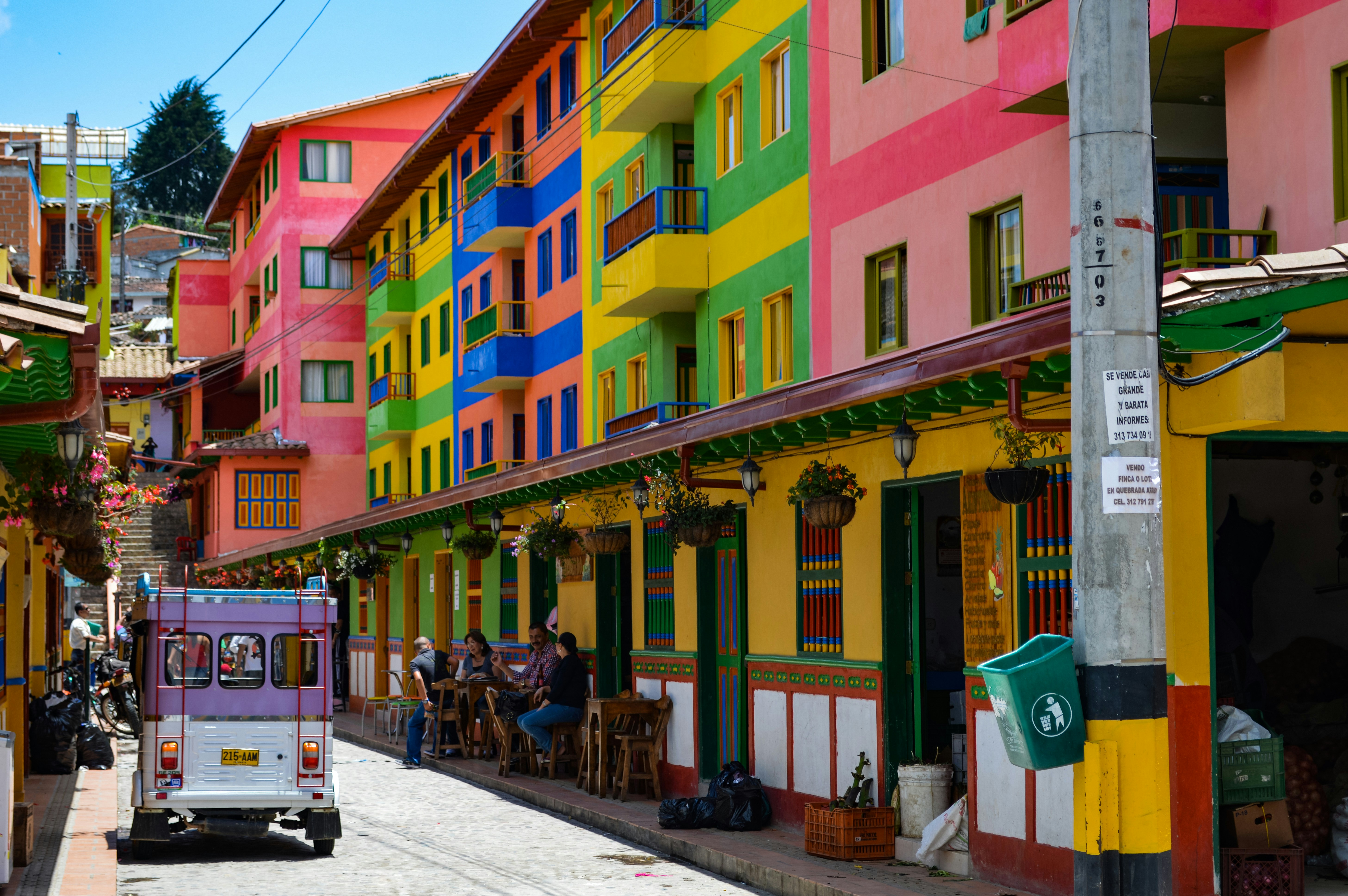 build-a-great-startup-in-2024-with-the-fi-colombia-startup-accelerator hero image