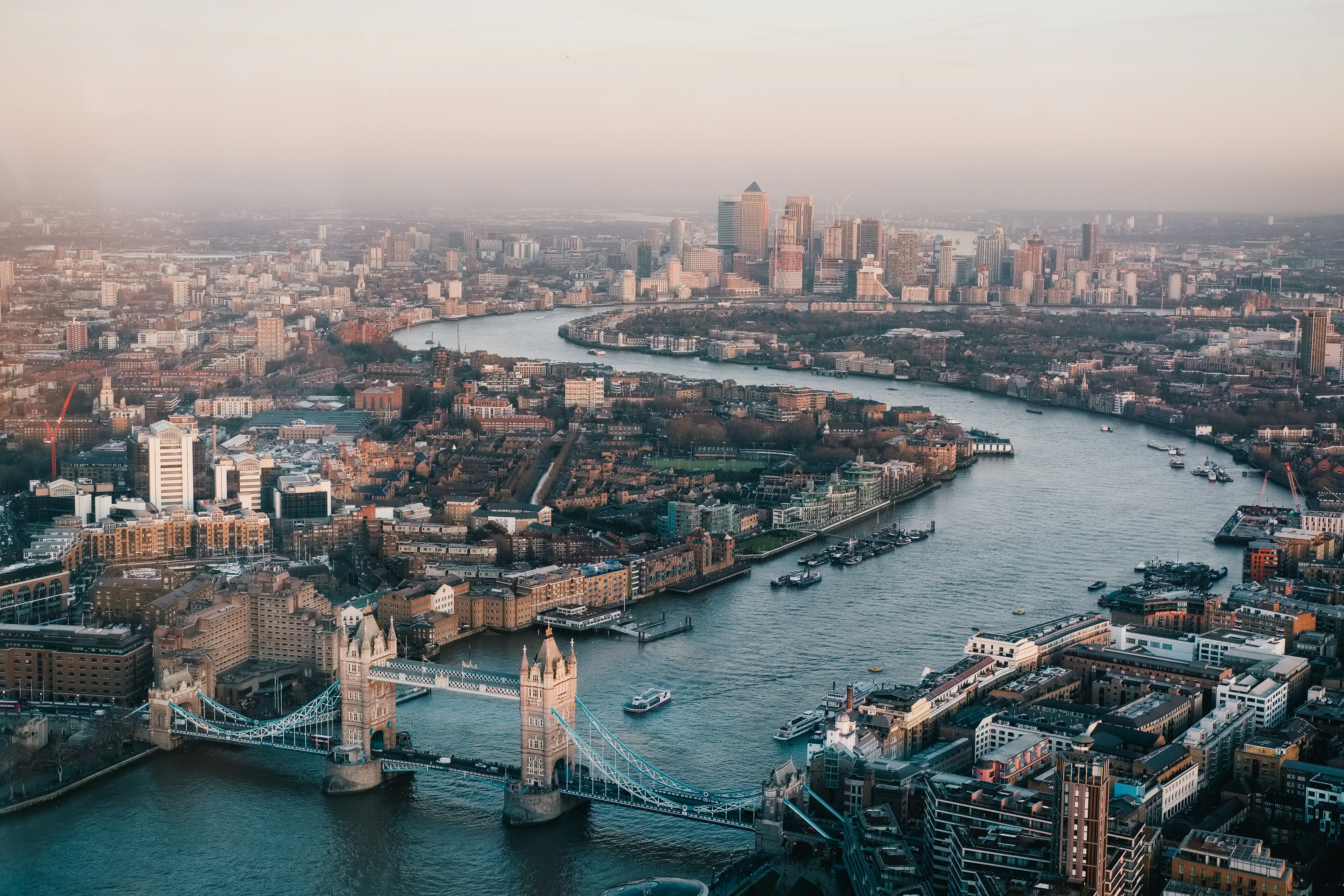 build-a-great-startup-in-2025-with-the-fi-london-startup-accelerator-london hero image