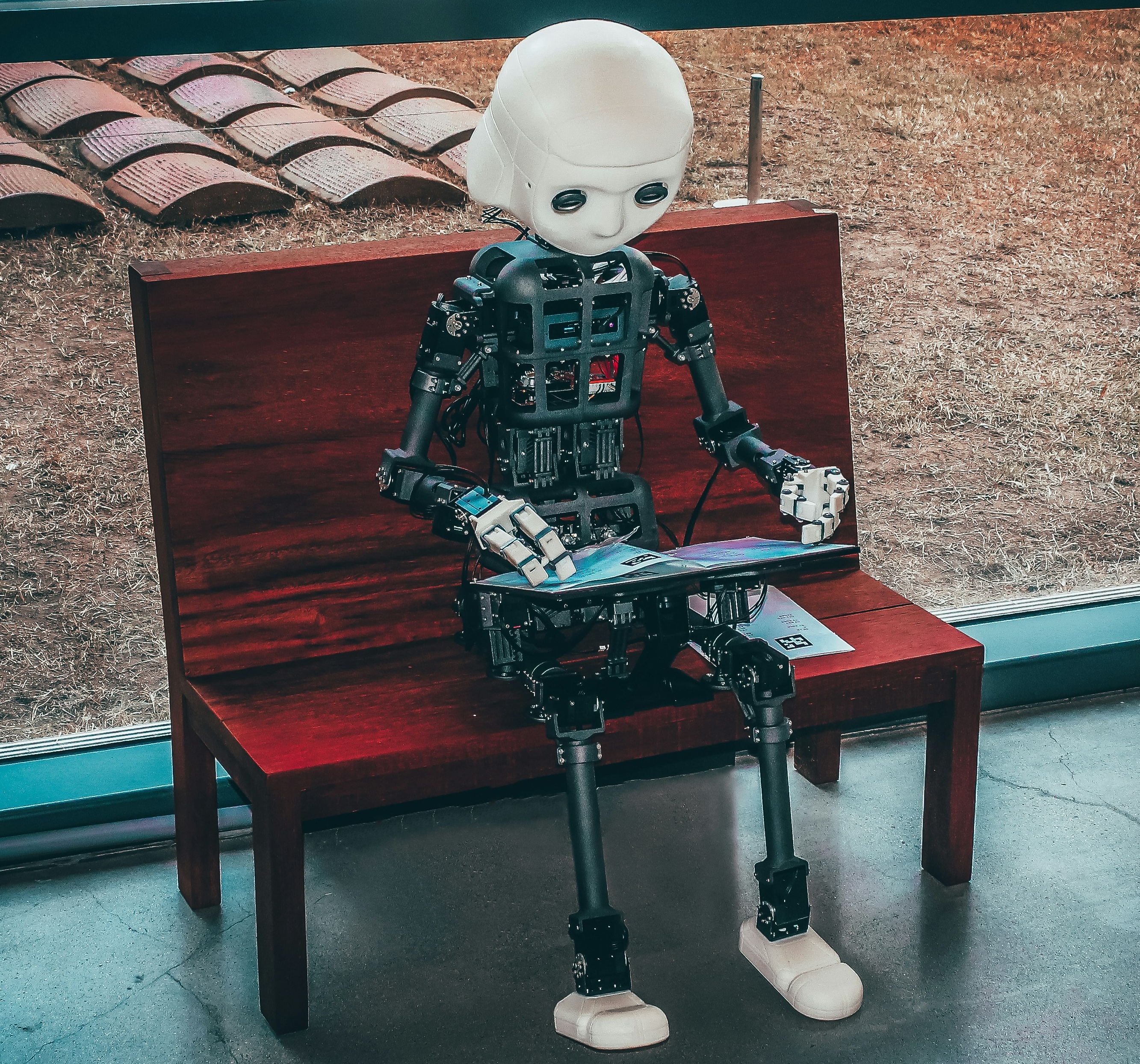 your-first-ten-hires-are-ai-agents-the-solo-founder-s-guide-to-building-an-ai-native-startup-in-2026 hero image