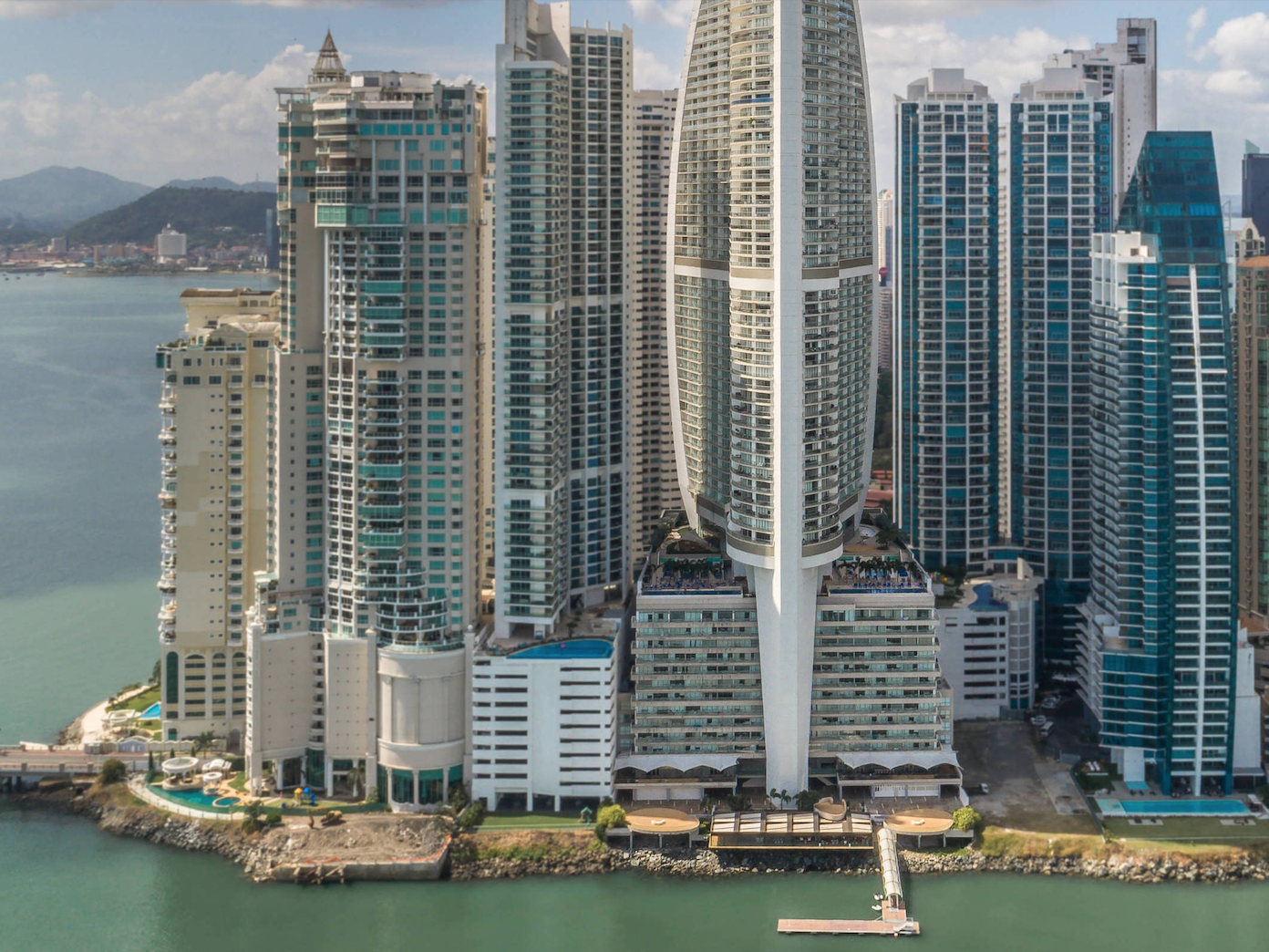 let-s-rebuild-in-2021-applications-now-open-to-founder-institute-panama-city-virtual-2021 hero image
