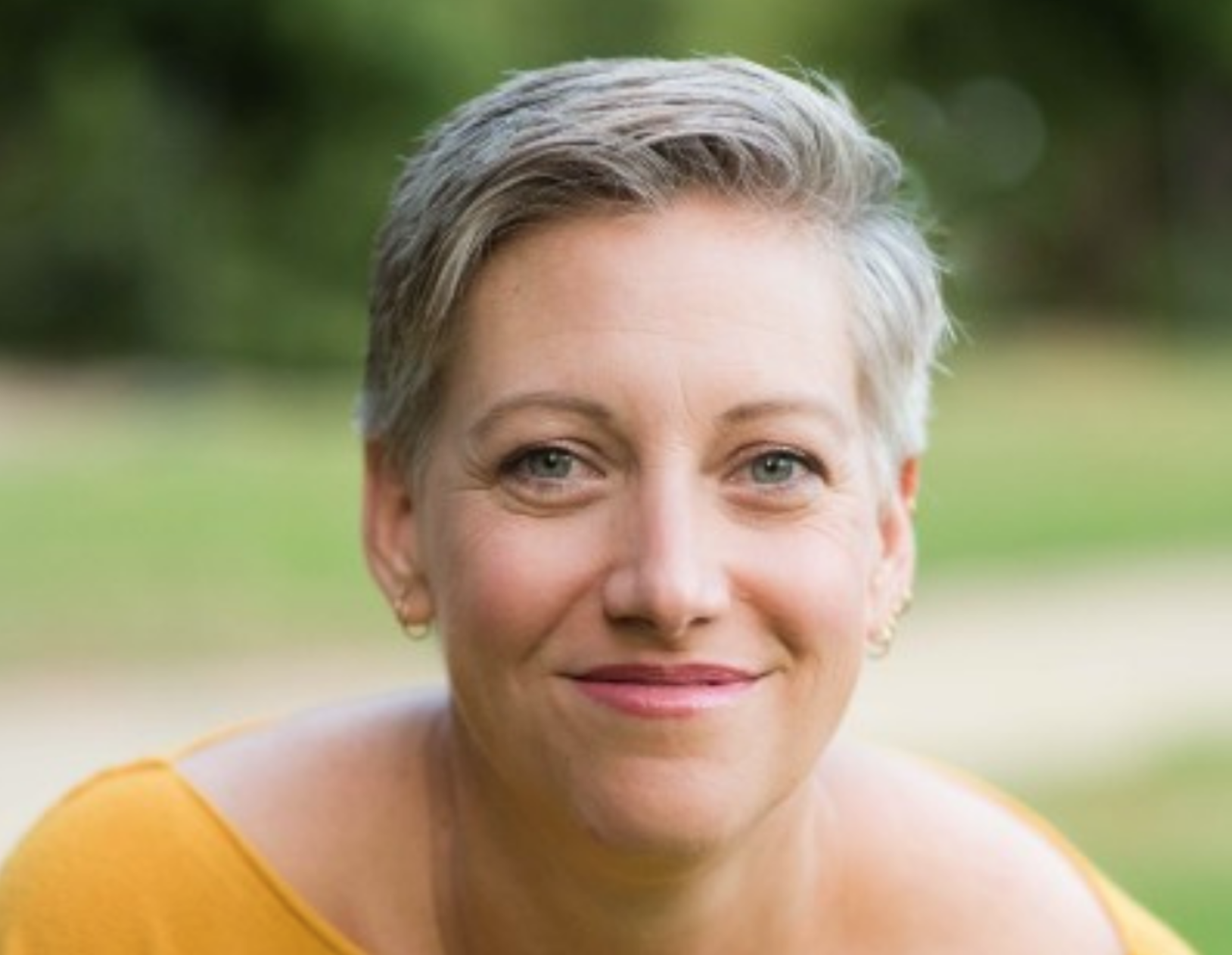 building-an-effective-early-stage-marketing-strategy-with-lindsay-lashell hero image
